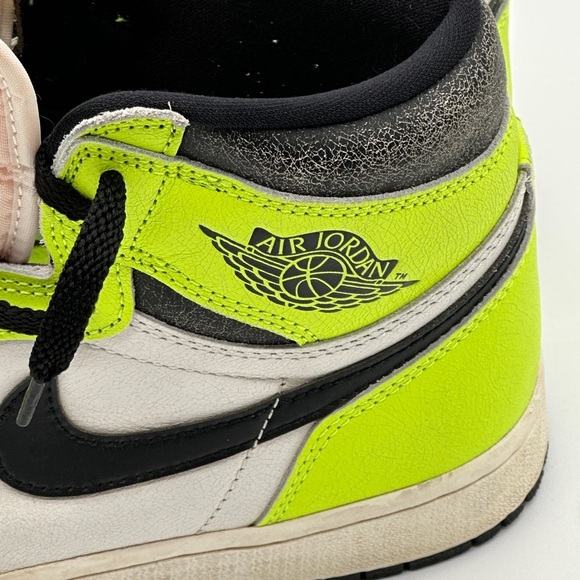 AIR JORDAN 1 RETRO HIGH OG VOLT/BLACK VISIONAIRE SIZE 9 - Picture 11 of 16